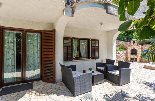 Omisalj Apartment | Beautiful apartment in Omisalj with WiFi