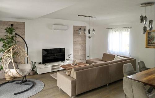 Kucice Apartment | Beautiful Apartment In Kucice With Wifi