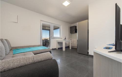Kustici Apartment | Beautiful Apartment In Kustici, Novalja