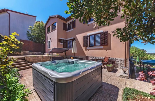 Vinkuran Apartment | Beautiful apartment in Pula with WiFi