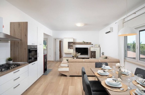 Vodnjan House | Beautiful holiday home with heated swimming pool, summer kitchen, WiFi, grill