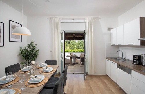 Vodnjan House | Beautiful holiday home with heated swimming pool, summer kitchen, WiFi, grill