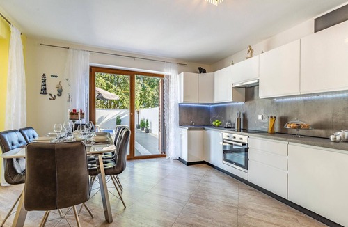 Banjole House | Beautiful home in Banjole with kitchen