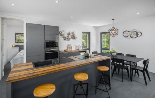 Kastel House | Beautiful Home In Buje With Sauna