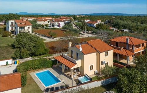 Pinezici House | Beautiful Home In Krvavici