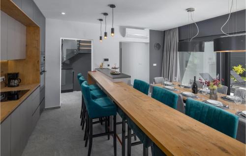 Medulin House | Beautiful Home In Medulin With Jacuzzi