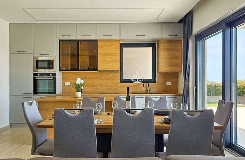 Viskovici Villa | Beautiful private villa for 7 people with WIFI, hot tub, private pool, A/C, TV and terrace