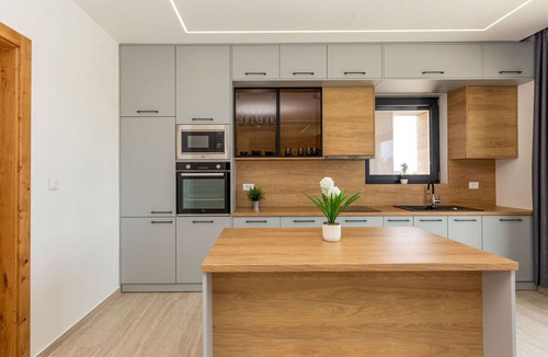 Viskovici Villa | Beautiful private villa for 7 people with WIFI, hot tub, private pool, A/C, TV and terrace