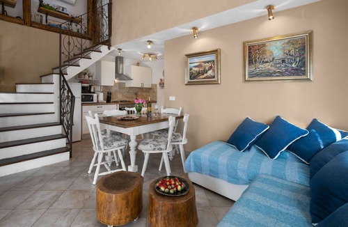 Loborika House | Beautiful private villa with WIFI, A/C, hot tub, private pool, TV, terrace and pets allowed