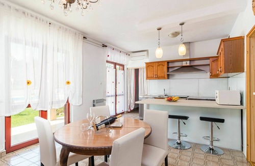 Rakotule House | Beautiful private villa for 10 people with A/C, WIFI, private pool, TV, terrace and pets allowed