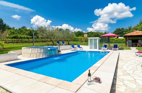 Rakotule House | Beautiful private villa for 10 people with A/C, WIFI, private pool, TV, terrace and pets allowed