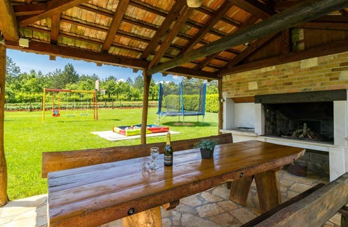 Rakotule House | Beautiful private villa for 10 people with A/C, WIFI, private pool, TV, terrace and pets allowed