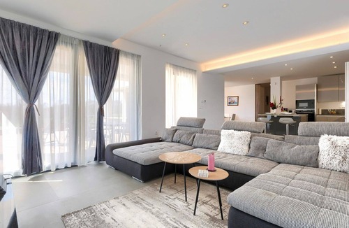 Filipana Villa | Beautiful private villa for 9 people with private pool, WIFI, A/C, TV, terrace and pets allowed