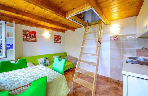 Opric House | Beautiful private villa for 2 people with WIFI, A/C, TV, terrace and pets allowed