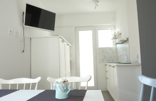 Milcetici Apartment | Beautiful shabby chic apartment Dubravka