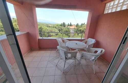 Kampor House | Beautiful, spacious apartment with sea views and a large terrace.