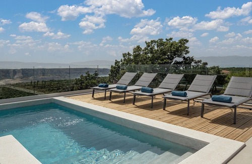 Smrika Villa | Beautiful Villa Dumboka
