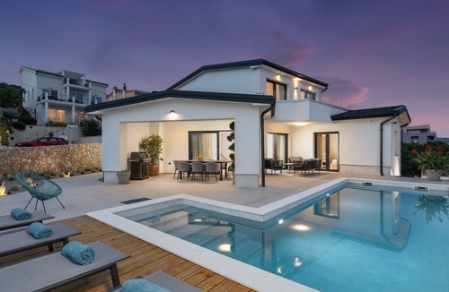 Smrika Villa | Beautiful Villa Dumboka