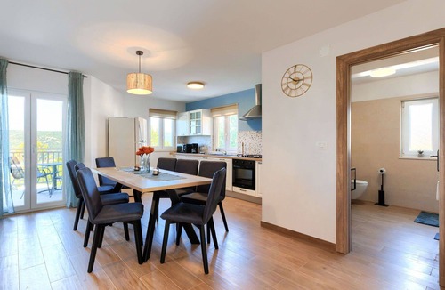 Trget House | Beautiful villa for 12 people with WIFI, A/C, private pool, TV, terrace and pets allowed