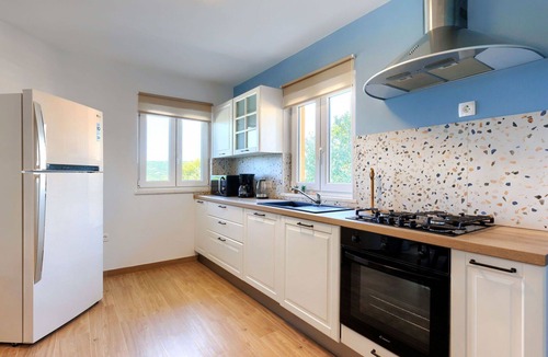 Trget House | Beautiful villa for 12 people with WIFI, A/C, private pool, TV, terrace and pets allowed