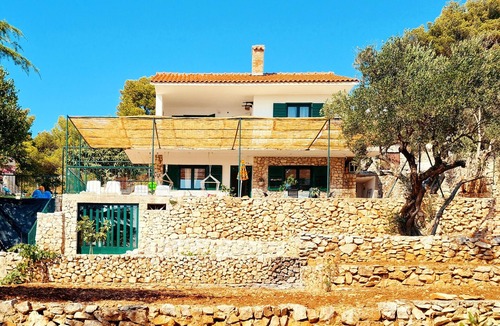 Sevid Villa | Beautiful villa on the beach