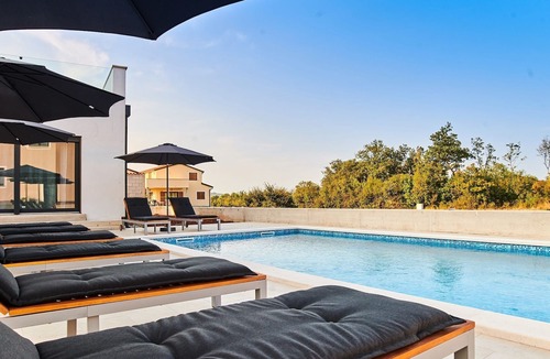Buje Cottage | Beautifully decorated villa with pool ideal for vacation with your family.