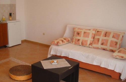 Poljica Apartment | bedroom: double rooms; double bed; laminated wood flooring