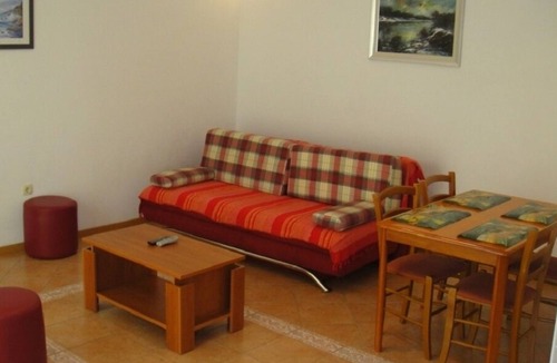 Poljica Apartment | bedroom: double rooms; double bed; laminated wood flooring