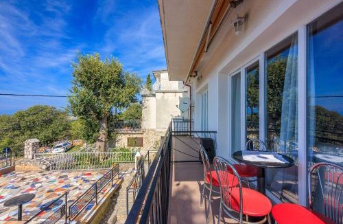 Klanfari Apartment | Beeindruckendes Apartment mit Whirlpool, Lounge-Liegen, Meerblick, Grill