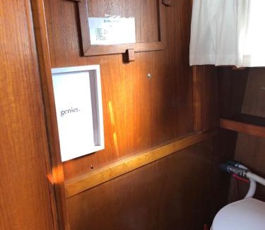 Enkhuizen Boat Rental | Boot & Breakfast - slapen op het water