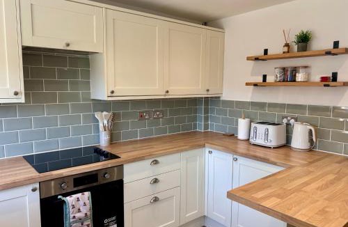 Tamworth House | Brand New 2 Bed House - Sleeps 4 - Free Parking - Near HS2 & Drayton Manor