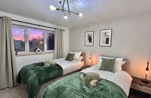 Tamworth House | Brand New 2 Bed House - Sleeps 4 - Free Parking - Near HS2 & Drayton Manor
