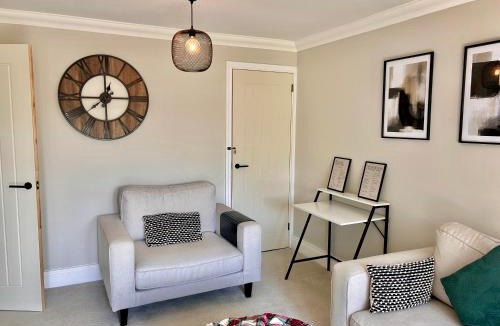 Tamworth House | Brand New 2 Bed House - Sleeps 4 - Free Parking - Near HS2 & Drayton Manor