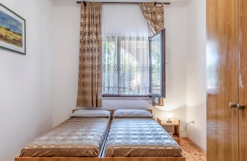 Vinkuran Apartment | Bring your pet on vacation in this vacation apartment by the sea!