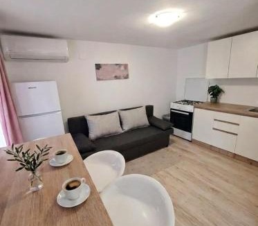 Rijeka Apartment | C&M Studio Apartment