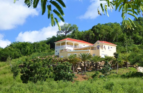Bolans Villa | Cactus House - Award winning luxury & convenience with absolute privacy.
