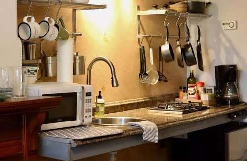 Stanton Park Bed & Breakfast | Capitol Hill Studio, near Capitol, Supreme Court, Eastern Market, Free Parking