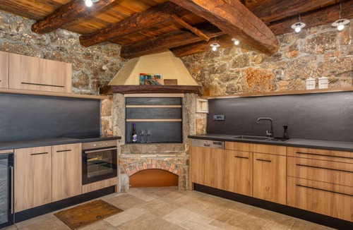 Veprinac Villa | Casa Antica - Storia Verde by Villas Guide