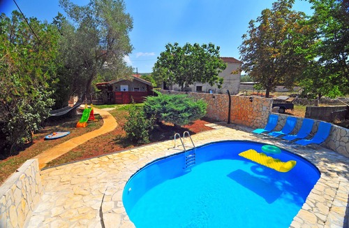Milovcici House | Casa Bianca . Where nature meets mankind