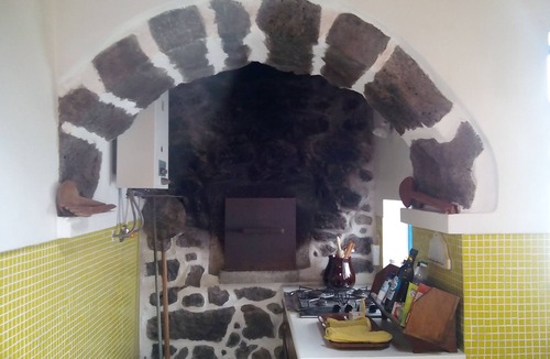 Ponta Delgada Cottage | Casa da Beira Mar - an ocean refuge (RRAL nº988)