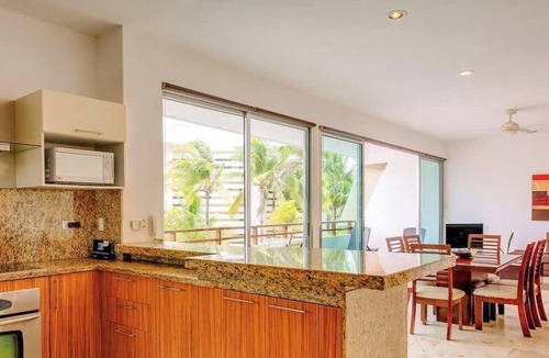 Zazil-ha Apartment | Casa del Mar - Rooftop Pool walk to Coco Beach