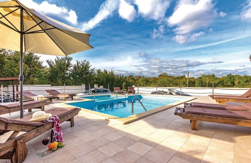 Filipana Villa | Casa Filipana for 8 people near Pula with private pool, sport activities & kids playground
