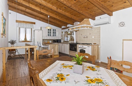Sveti Bartol House | Casa Mira - Two Bedroom Holiday Home with Pool