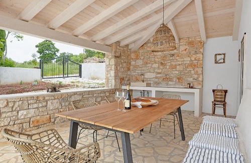 Mali Vareski Villa | Casa Mirna for 7 people near Pula with sea view & only 2 km from the sea
