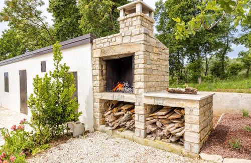 Mali Vareski Villa | Casa Mirna for 7 people near Pula with sea view & only 2 km from the sea
