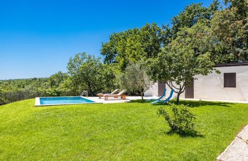 Mali Vareski Villa | Casa Mirna for 7 people near Pula with sea view & only 2 km from the sea
