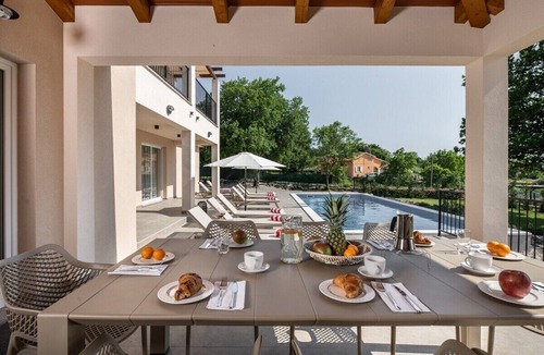 Presika Villa | Casa Olé 4 Bedroom Villa & Pool