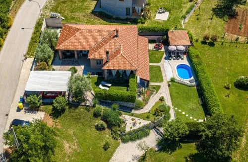 Oprtalj Villa | Casa Sara and Sasha near Motovun with private pool - pet friendly truffle paradise
