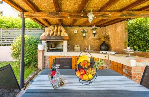 Oprtalj Villa | Casa Sara and Sasha near Motovun with private pool - pet friendly truffle paradise