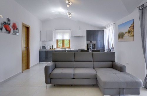 Lindar House | Casa Smoky by Interhome